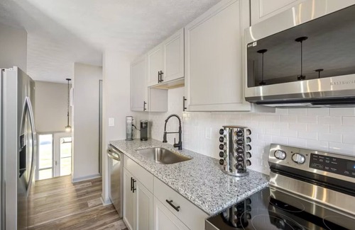 Fincastle House | Family & Dog Friendly Stay 15 mins to St. Matthews