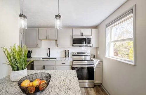 Fincastle House | Family & Dog Friendly Stay 15 mins to St. Matthews