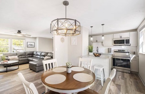 Fincastle House | Family & Dog Friendly Stay 15 mins to St. Matthews