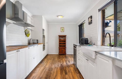 Albany Creek House | Family Escape with Pool & Garden in Albany Creek