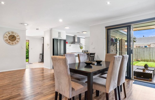 Albany Creek House | Family Escape with Pool & Garden in Albany Creek