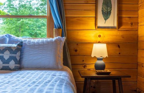 McArthur Ski Chalet | Family Friendly ~ Hocking Hills Cabin ~ Close to Caves, w/Wifi