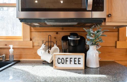 McArthur Ski Chalet | Family Friendly ~ Hocking Hills Cabin ~ Close to Caves, w/Wifi