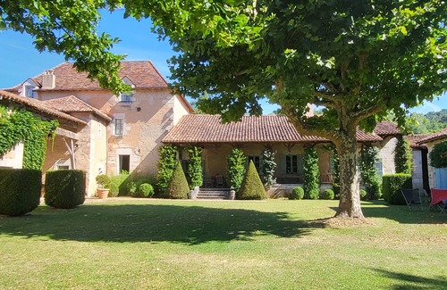 Neuvic House | FAMILY FRIENDLY 16th CENTURY MANOR WITH POOL AND RIVER IN PERIGORD - FRANCEn