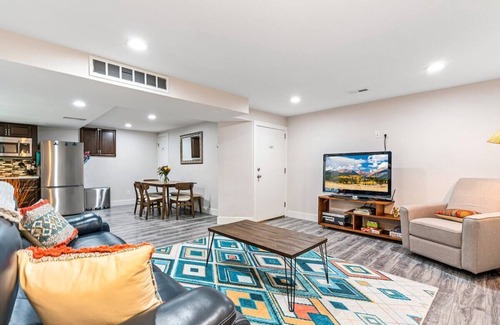 Alta Vista Area House | Family Friendly 2bd 1ba, close to 70 exit in Arvada, CO.
