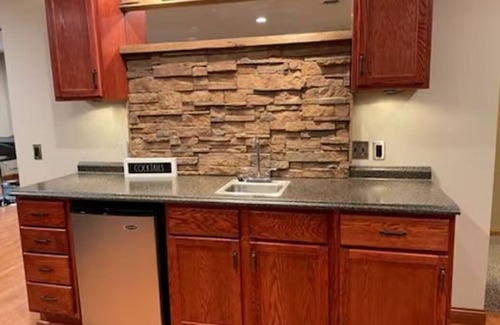 Andover House | Family Friendly 4 Bedroom with Fire Pit and Game Room
