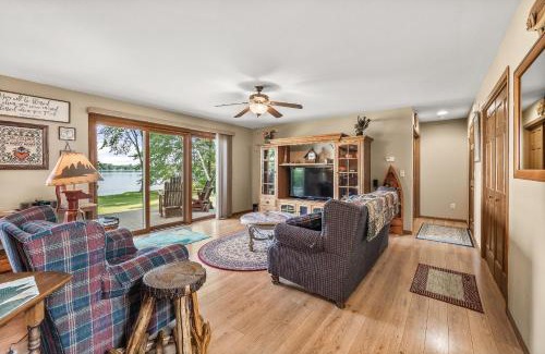 Wautoma House | Family-Friendly 5BR House by the Lake