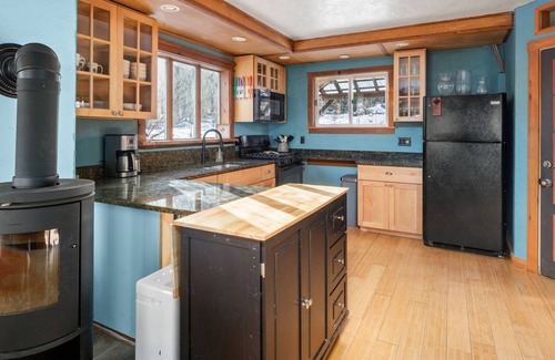 Wolcott Cabin | Family-friendly adventure seekers paradise by Lake Elmore
