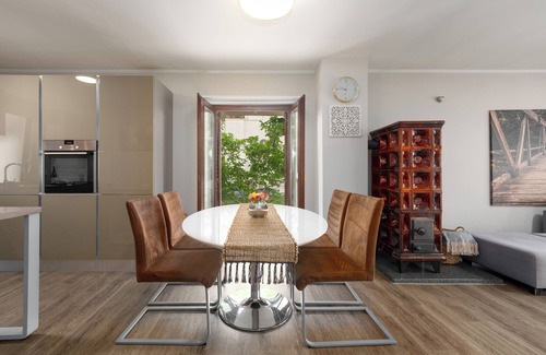 Porec House | Family-friendly, air-conditioned, quiet location, garden, barbecue, pets welcome.
