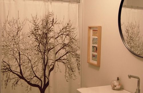 Hollyburn Apartment | Family-Friendly 2BR Ambleside Suite Near Beach & Trails