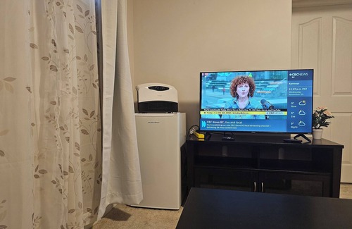 West Edmonton Apartment | Family-Friendly Cozy Basement Suite - Up to 4 Guests