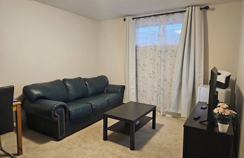 West Edmonton Apartment | Family-Friendly Cozy Basement Suite - Up to 4 Guests
