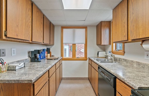 Brookline House | Family-Friendly Cozy Home with Deck, AC, Wi-Fi, Private Garage in Brookline
