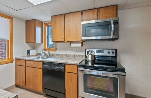 Brookline House | Family-Friendly Cozy Home with Deck, AC, Wi-Fi, Private Garage in Brookline