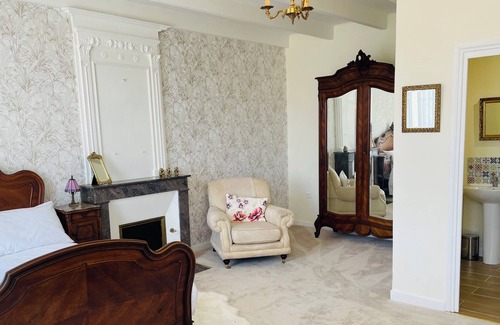Paille House | Family friendly, dog friendly newly renovated farm house based.