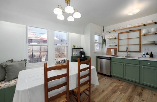 Springfield House | Family Friendly Entire Home- Near Hospitals, Colleges and Downtown Springfield