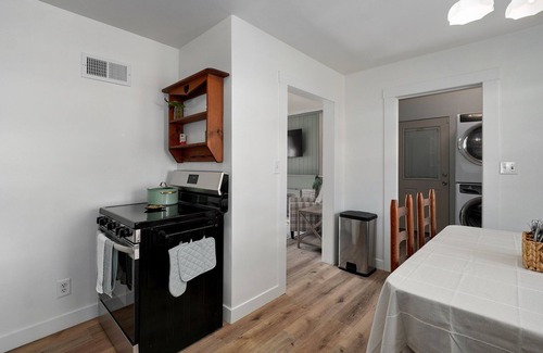 Springfield House | Family Friendly Entire Home- Near Hospitals, Colleges and Downtown Springfield