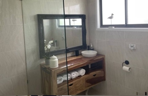 North Avoca House | Family Friendly Four Bedroom Beach House