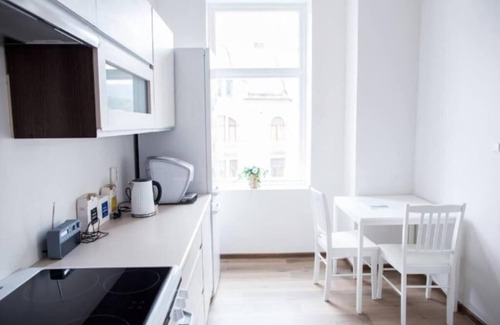 Alesund Apartment | Family friendly, Free Parking space, short walk to Brosundet