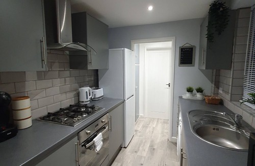 Giltbrook House | “Family-Friendly Fun: Spacious Home Near Top Attractions”