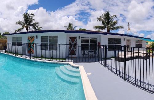 Central Oakland Park Apartment | Family Friendly Gateway with Pool & Patios, Near Beaches, Groceries and Restaurants Prime Location!