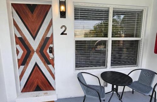 Central Oakland Park Apartment | Family Friendly Gateway with Pool & Patios, Near Beaches, Groceries and Restaurants Prime Location!