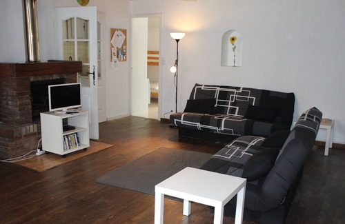 Vayres Cottage | Family friendly gite near Rochechouart, with heated pool and fishing lake