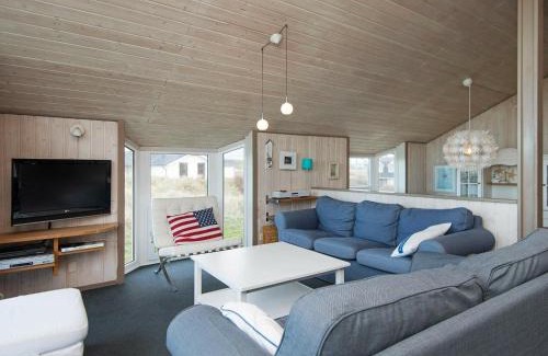 Henne Strand House | Family-friendly Haven with Pool - By Traum Ferienwohnungen