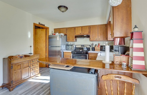 New Franklin House | Family-Friendly Home w/Fire Pit ~ 10 Mi to Akron!