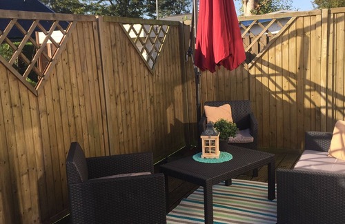 Onderdijk House | Family-friendly holiday home "Zum Leuchtturm" - pure relaxation .