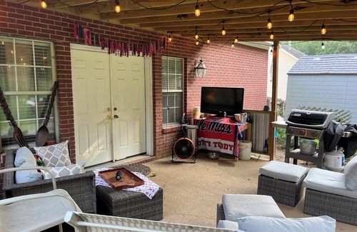 Oxford House | Family Friendly Home 4 mi to The Vaught Huge Game Room Perfect for Entertaining