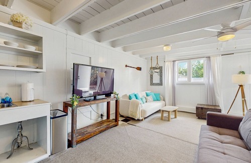 Waialua House | Family-friendly home next to the ocean w/hot tub, lanai, beach access and WIFI