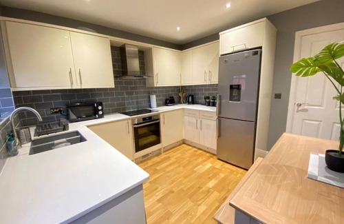 Birdwell House | Family Friendly House suitable for contractors as well