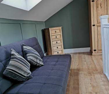 Kidderminster House | Family Friendly I Pets Welcome I Short Walk to Railway Station I 10min Drive to Safari Park