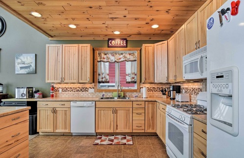 Cadillac House | Family-Friendly Lake Mitchell Oasis: Hike & Ski!