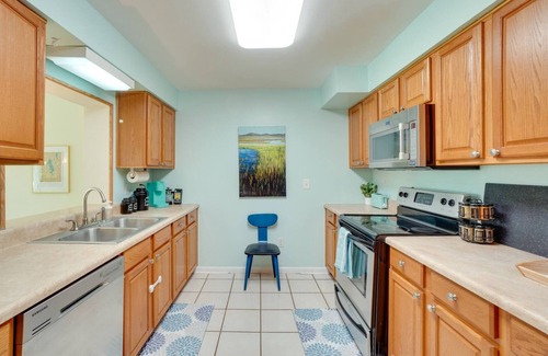 Deltona Lakes House | Family Friendly Lakefront Home w/Dock & Kayaks