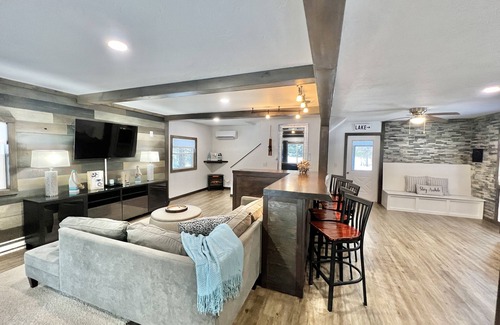 Wautoma House | Family friendly lakeside cottage, stunning views!