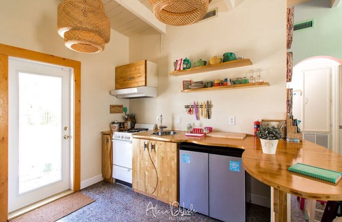 Winslow Reserve Cottage | Family-friendly, Late Check-Out, Steps to Beach, Beach Equipment, Laundry, BBQ
