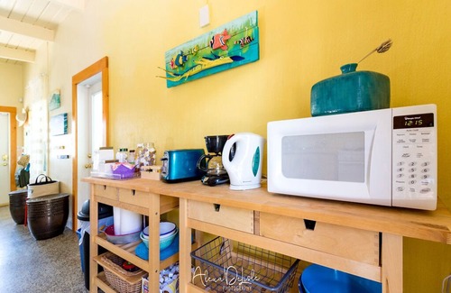 Winslow Reserve Cottage | Family-friendly, Late Check-Out, Steps to Beach, Beach Equipment, Laundry, BBQ