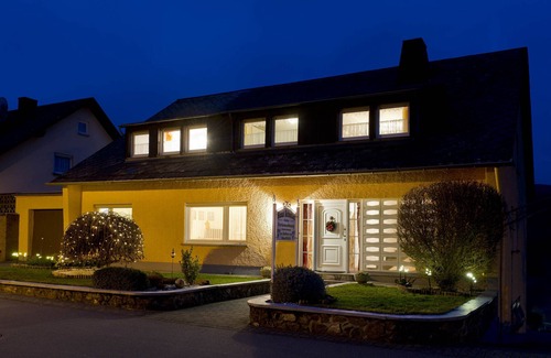 Dhron Apartment | family friendly "MOSELBLCK" vacation apartment