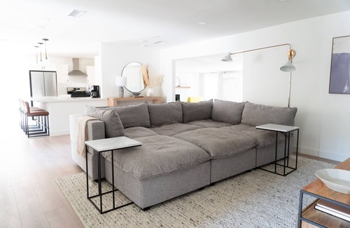 Oak View House | Family Friendly Modern Quiet Home Close to Downtown, Trails & Hikes. Work Remote