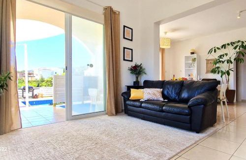 Peyia Town Villa | Family friendly Private Villa with pool in quite area