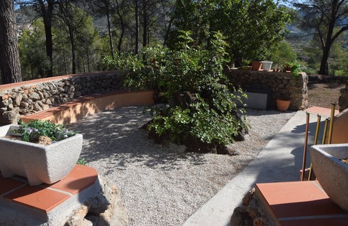 Jalon House | Family-friendly property, generously divided houses