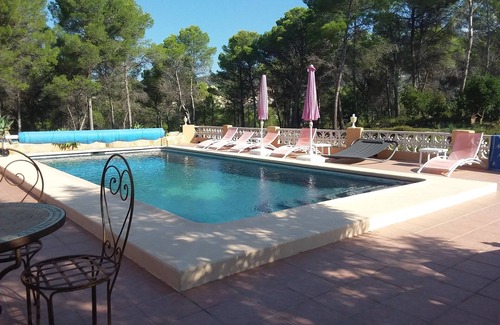 Jalon House | Family-friendly property, generously divided houses