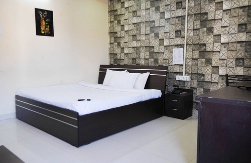 Rau Hotel | Family Friendly Sized AC Rooms are available