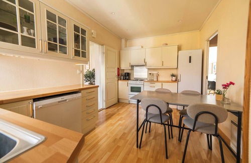 Bergen City Centre Apartment | Family-Friendly Spacious 4BR near Downtown & Ocean