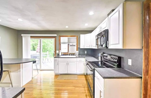 Narragansett Apartment | Family friendly yard, with deck and gas BBQ. The perfect place to relax and enjoy Narragansett!