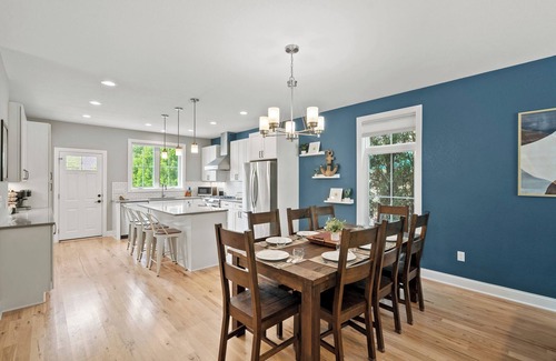 Port Washington House | Family Fun! 17,000 Game Arcade, Sleeps 12, Walk to the Lake