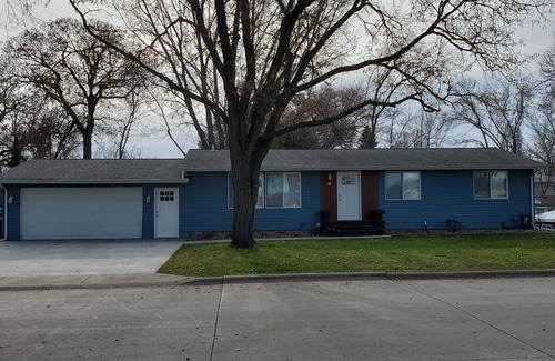 Arnolds Park House | Family Fun - 2 blocks from everything!