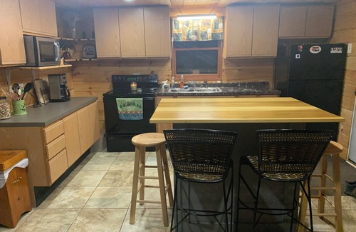Thornton Cabin | Family Fun Cabin near Franconia Notch & White Mountains. Pet Friendly.